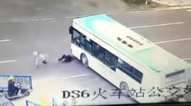 Cyclist luckily escapes being run over by bus after running yellow light