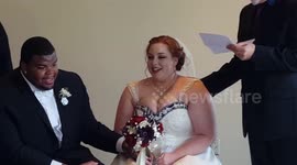 RAW VERSION: Bride can't hold back tears as late father's letter is read on wedding day