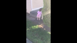 1.5year kid pretends to pee like a dog