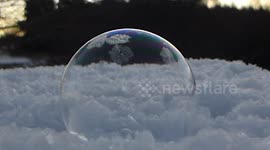 Newsflare Edit - Mesmerising footage of a bubble freezing