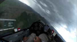 Glider almost hit by lightning in thunderstorm
