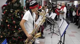 Plaza Pointe Claire Mall Tis the Season to be Jolly Dec 1 2017
