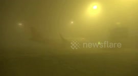 Heavy fog strands thousands at China's Chendgu airport