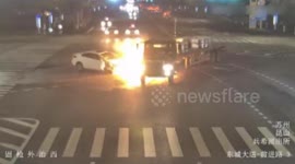 Flames break out after crash in eastern China