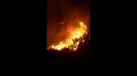 Amazing fire tornado at the top of Day Road at Foothill Road taken Tuesday early morning. #Thomasfire https://t.co/hCO6SaDShN