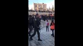 Protesters jeer Israeli soldiers at Jerusalem's Old City