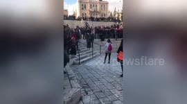 Newsflare Edit - Israeli soldiers booed by crowd in Jerusalem