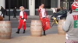 Santacon 2017: A Funky Santa Arrives In Aldgate
