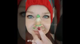 Nose Dance! Twerking Christmas Elf