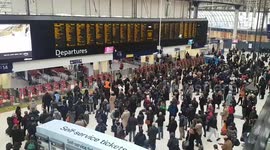 Mass of people waiting at Waterloo station due to train delays