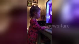 Newsflare Edit - Two Year Old Sings her Little Heart Out