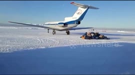 Russian mail plane sends parcels scattering across runway