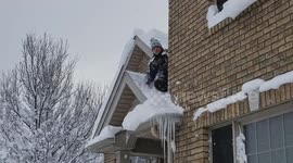 Newsflare Edit - Erie, Pennsylvania man jumps from roof into five feet of snow