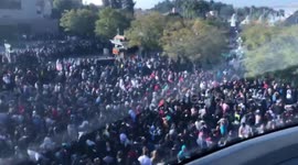 Thousands queue outside Disneyland during power outage