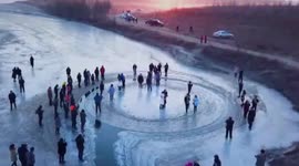 Spinning ice circle in northeast China attracts visitors