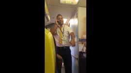 Despacito cantada por azafato de ryanair