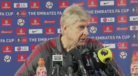 Wenger stands by 'farcical' refereeing comments
