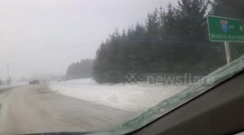 Massive Snow Storm in Canada : All roads ar closed
