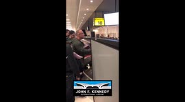 This guy was heated! #jfkairport #jfkchaos https://t.co/AgYOW2wPFt