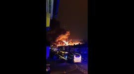 Major fire at paint factory in London : further footage