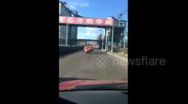 Tricyclist shows off driving skills on road