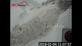 Avalanche in Swiss ski resort caught on camera
