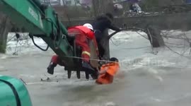 Chinese fireman makes human bridge for woman caught in flood