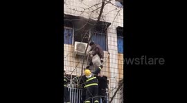 Disabled man rescues pregnant woman trapped in burning building