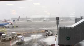 Snow fall Stansted Airport Dec 2017