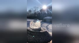 Watch a bubble freeze in real-time