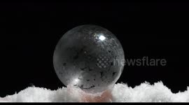 Impressive bubble freezing in 4k