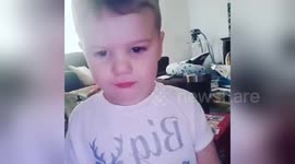 Newsflare Edit - Two year old loves his fishies!
