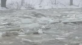 Drifting ice floes on Vermont river captured on film