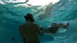 underwater maternity shoot