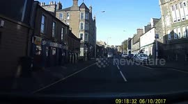 PERTH ROAD Idiot taxi driver in Dundee real bad driving and idiot unloading on crossing