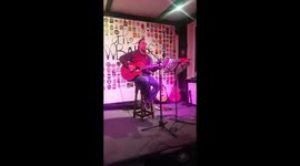 HOMELESS MAN IN THE UK SHOWS UP TO THE LOCAL OPEN MIC NIGHT WITH EVERYONE LOOKING DOWN THEIR NOSES AT HIM AND BLOWS THEM ALL AWAY WITH HIS AMAZINGLY SOULFUL AND FROM THE HEART RENDITION OF 'SIMPLE MAN' BY THE CLASSIC 70'S ROCK BAND 'LYNYRD SKYNYRD'.