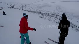 Gúy falling over attempting ski tow