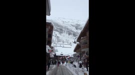 @BBCNews stranded in Zermatt watching avalanche https://t.co/Fb4qw5GBcY