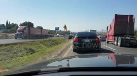 Trailer Volteado en Frontera de Guanajuato y Queretaro por la carrrtera a San Luis Potosi