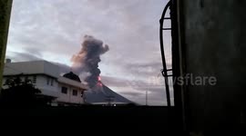 Time-lapse of Philippine volcano lava fountain filmed from nearby city