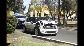 Auto chocado en el circuito de Alamos