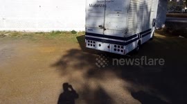 Descarga Auto Blanco con Verde TUYO