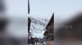 British tourist films avalanche at Swiss ski resort