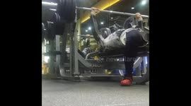 Gym fail bench press accident bench press 115kg x 4