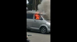 Car burned while queuing to fill fuel at gas stations