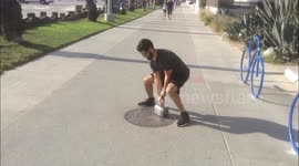 Engineer pranks LA passers-by with real-life Thor hammer