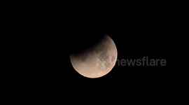 Super blue blood moon dazzles over Mississippi River