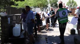 Queues at Cape Town water collection point