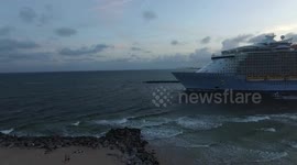 Phantom 3 Advanced Chasing the Oasis of the Seas 12/26/15