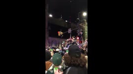 Eagles fan climbs traffic light cheered on by hundreds of fans